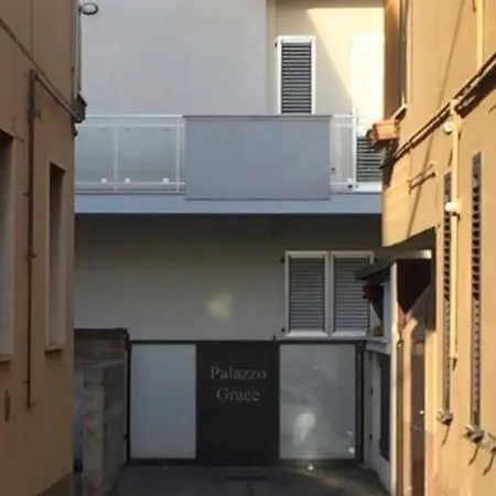 Palazzo Grace - Attico Accogliente Vicino Al Mare Apartmán *